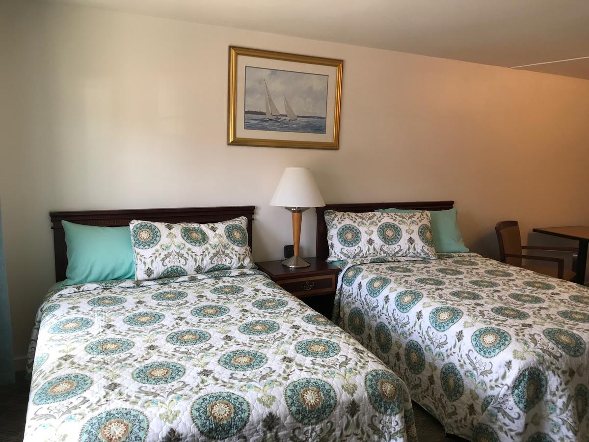 Admirals Ocean Inn Белфаст Екстериор снимка