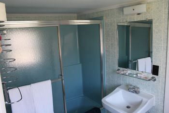 Admirals Ocean Inn Белфаст Екстериор снимка